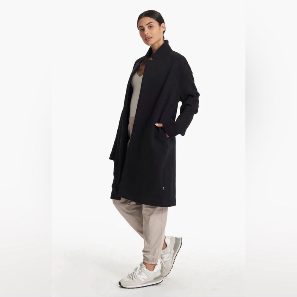 Vuori women’s black restore coat XS/S